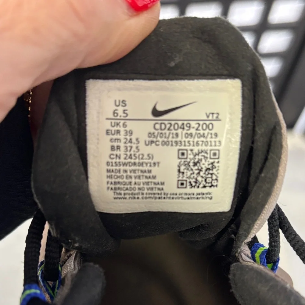 🖤 Nike Air 270 React Black Green Orange Size 6.5 Worn Once, exc. cond. comfy 🖤 - Picture 7 of 11